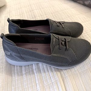 Skechers slip on
